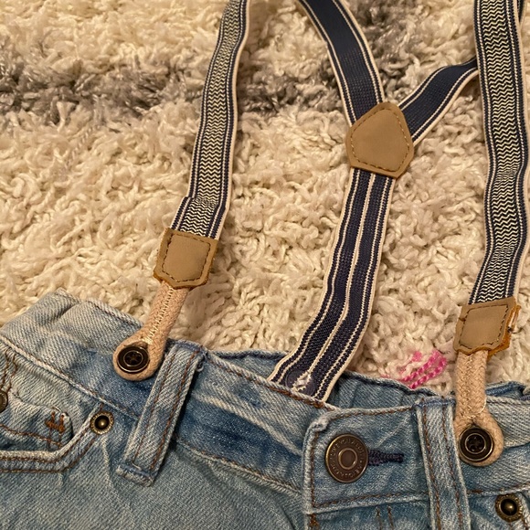 Shorts - Picture 3 of 4